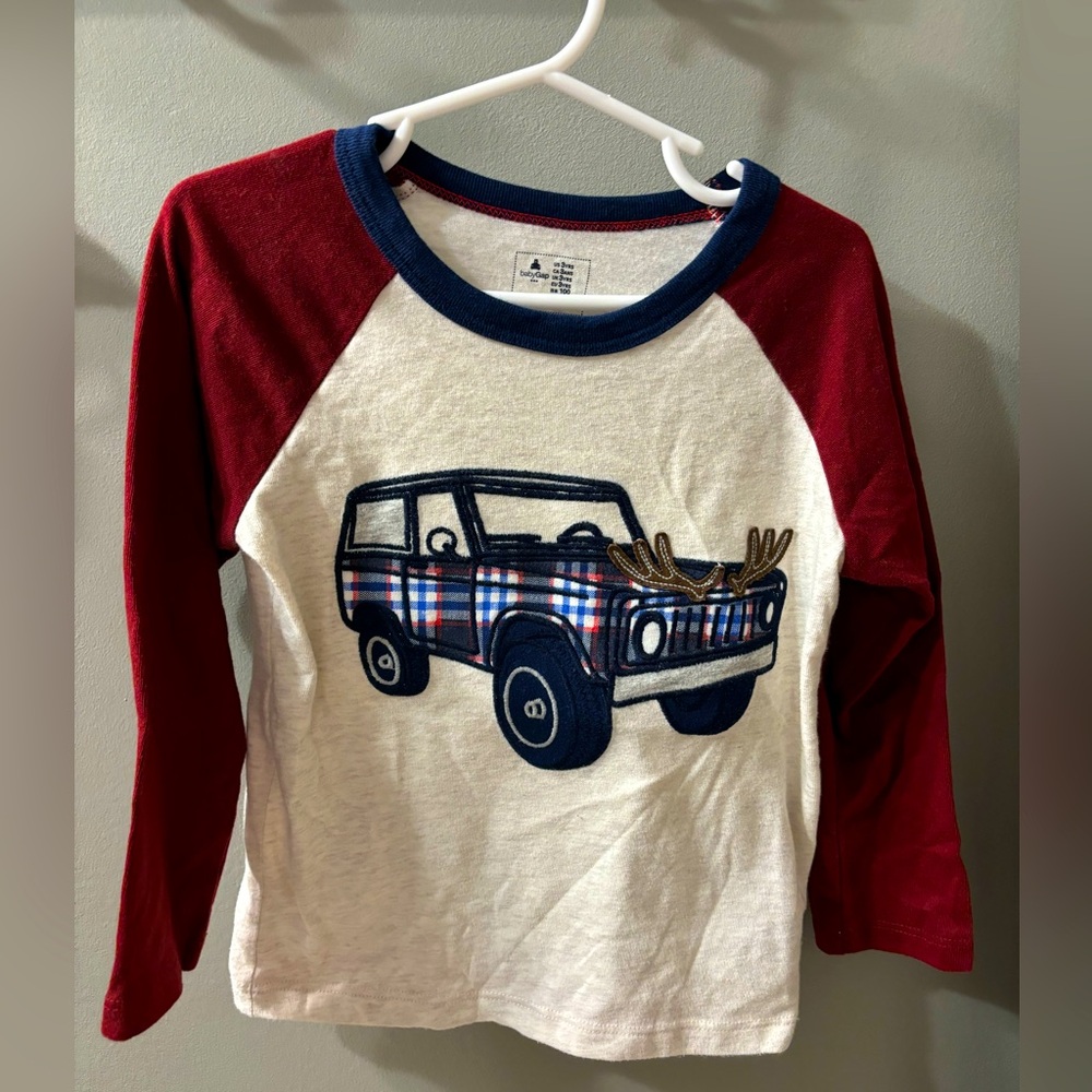 Gap Christmas teeshirt